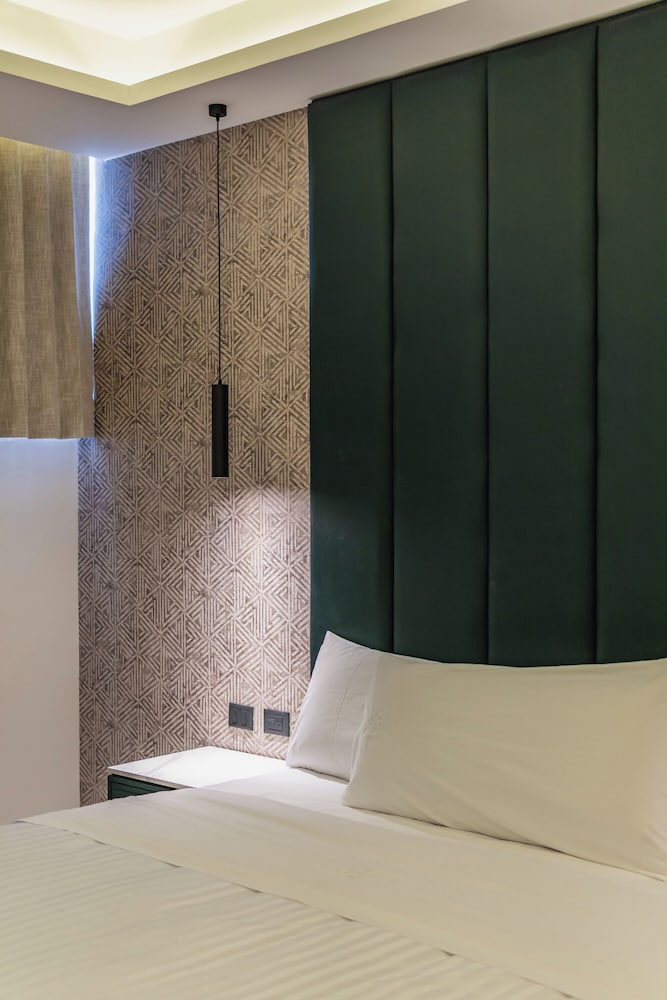 Deluxe Room - Photo 5