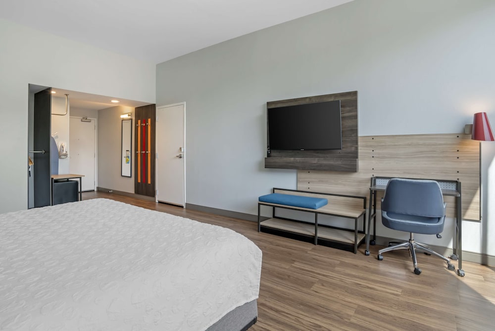 Room, 1 King Bed, Accessible (Hearing) - Photo 7