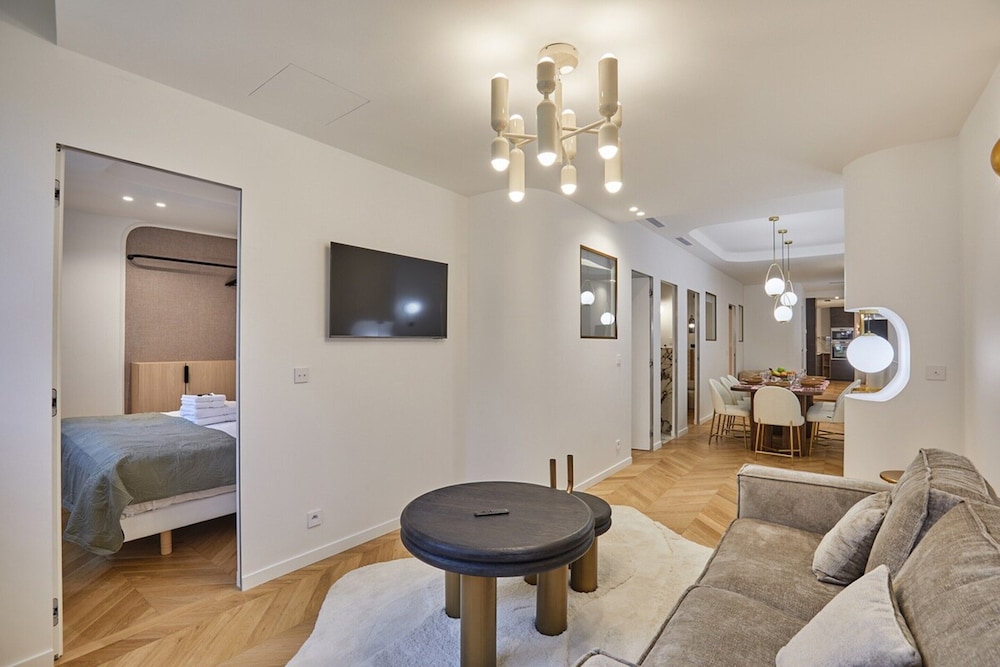 Apartment photo 2
