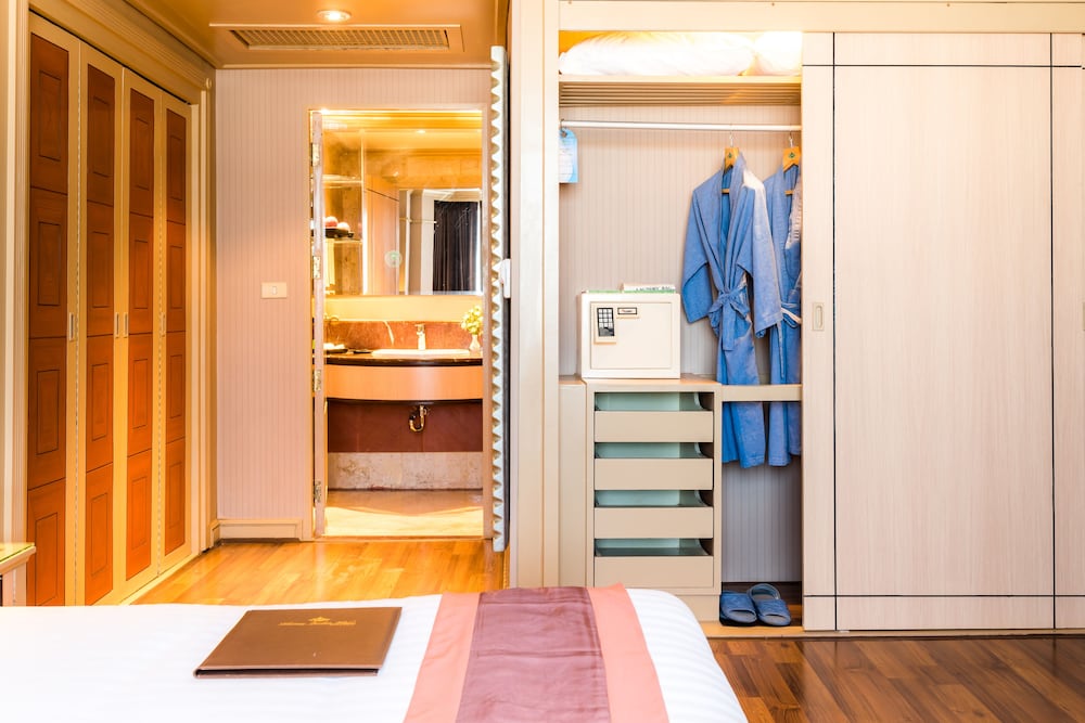 Deluxe Suite photo 2