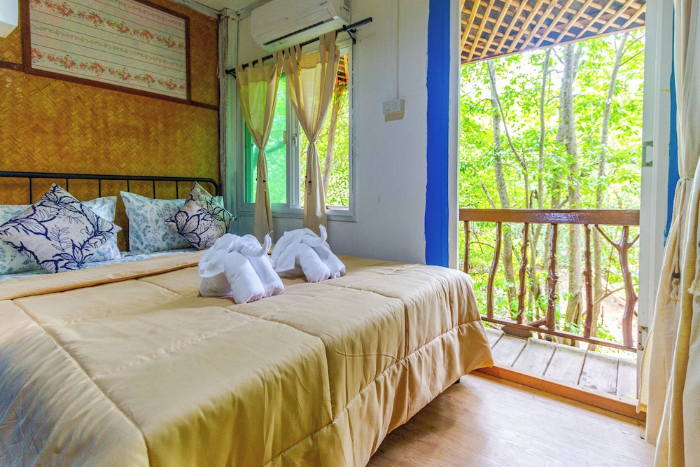 Deluxe Double Room, 1 Queen Bed, Balcony, Resort View