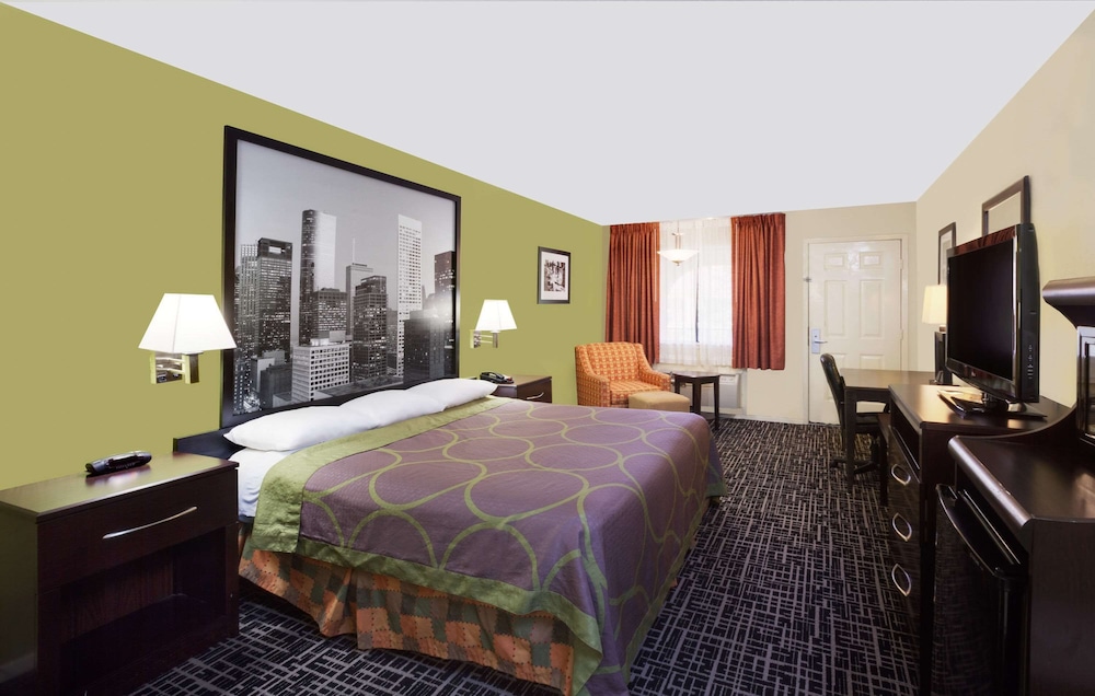 Room, 1 King Bed, Smoking photo 1