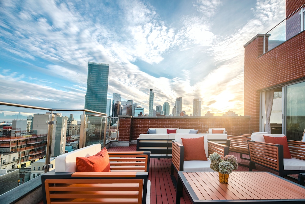 Studio Suite with Skydeck - Full Bed