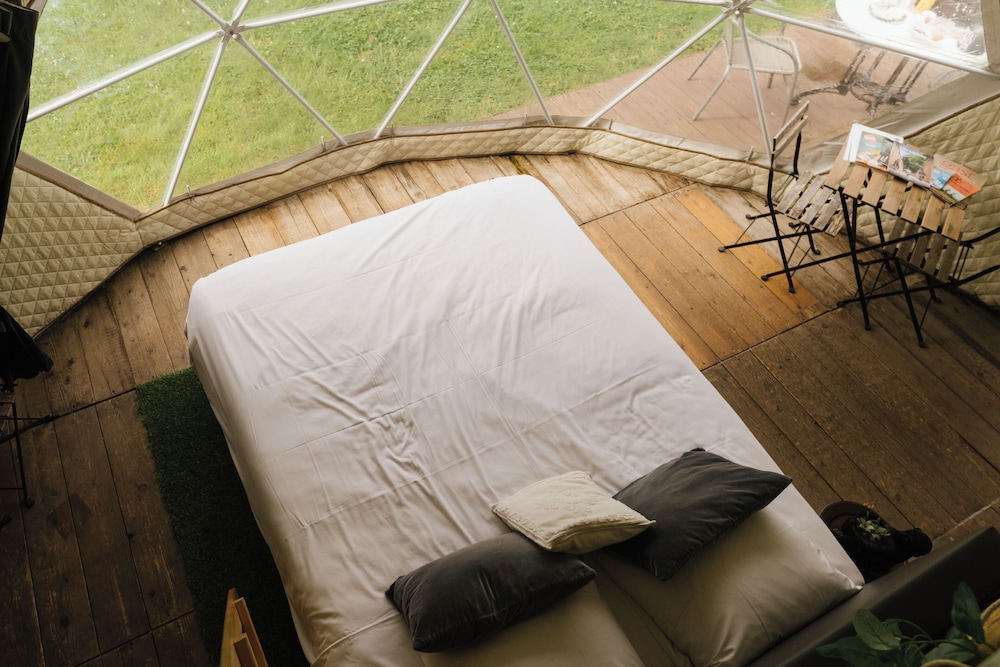 Deluxe Tent photo 2