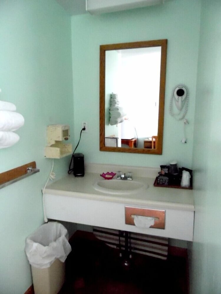 Room, 1 King Bed, Balcony photo 2