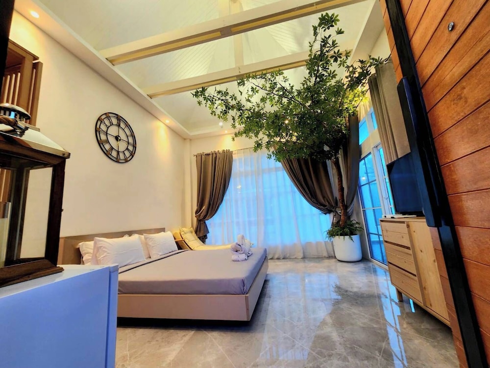 Classic Villa - Photo 1