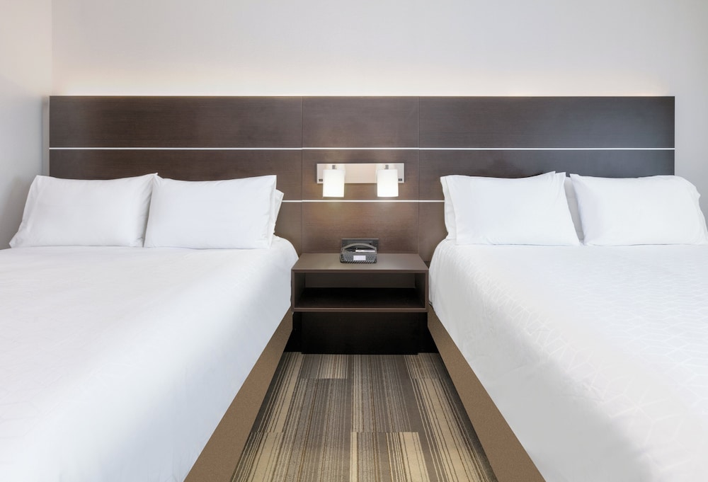 Standard Room, 2 Queen Beds - Photo 6