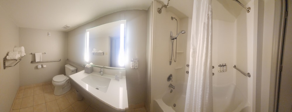 Holiday Inn Express & Suites Oceanfront Daytona Beach Shores by IHG, Photo 5