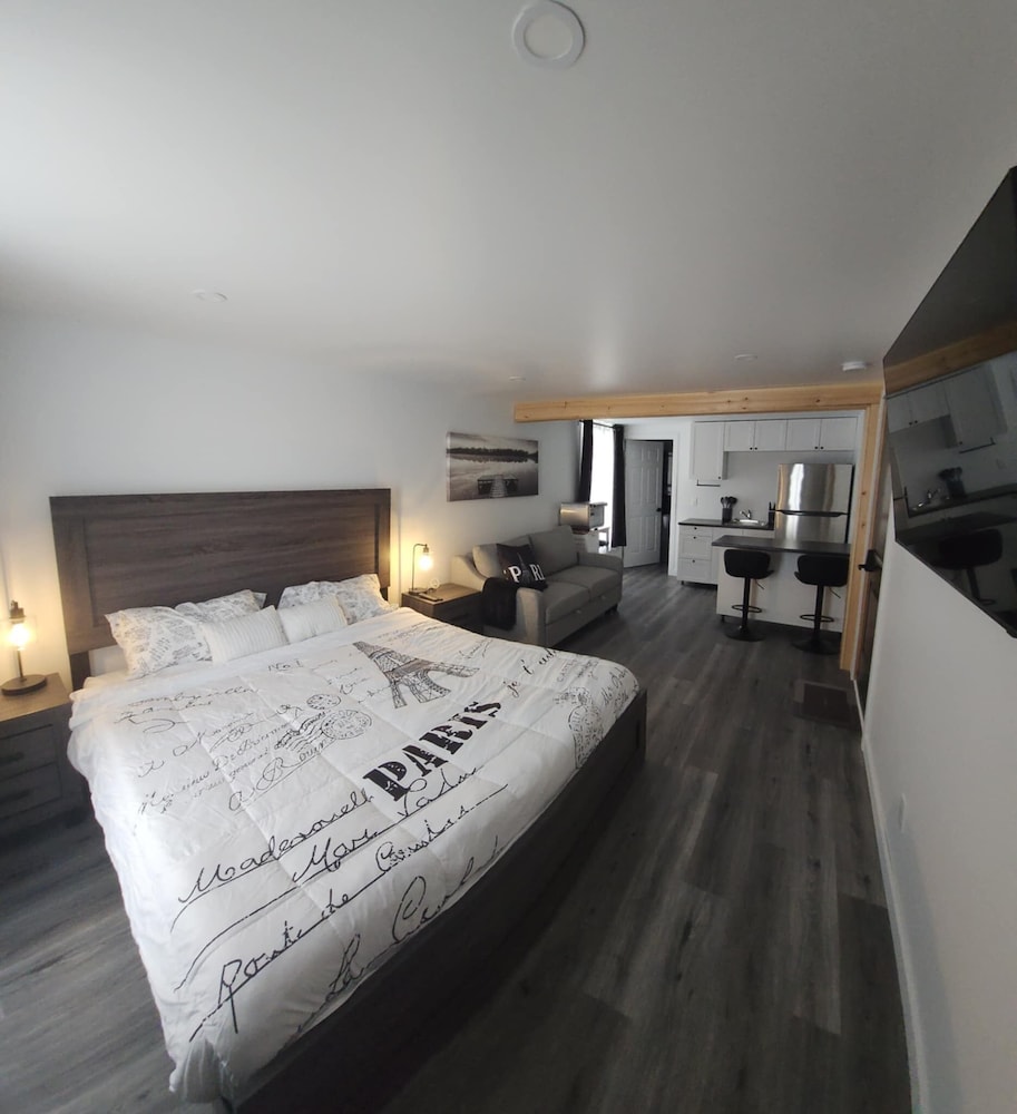 Deluxe Studio Suite, City View photo 1