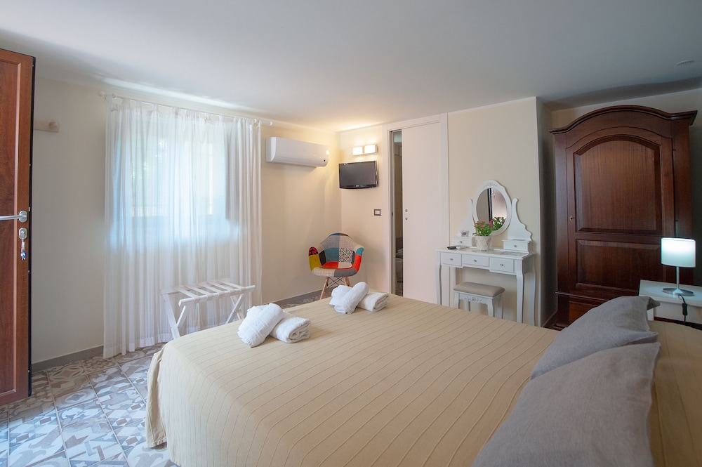 Classic Double Room, Courtyard View (Rosa) photo 1