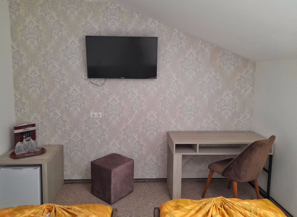 Attic Double Budget Room photo 3