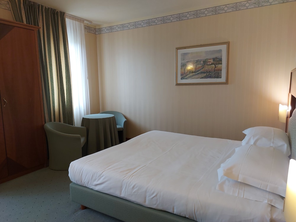 Classic Double or Twin Room - Photo 1