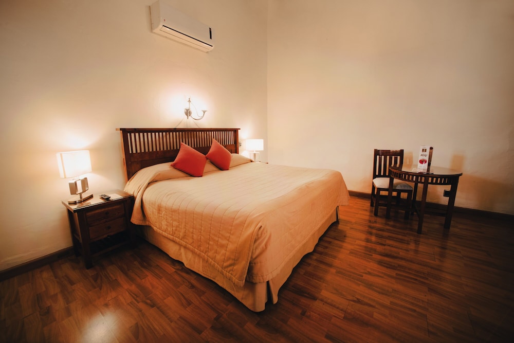 Superior Room, 1 King Bed, Jetted Tub photo 1