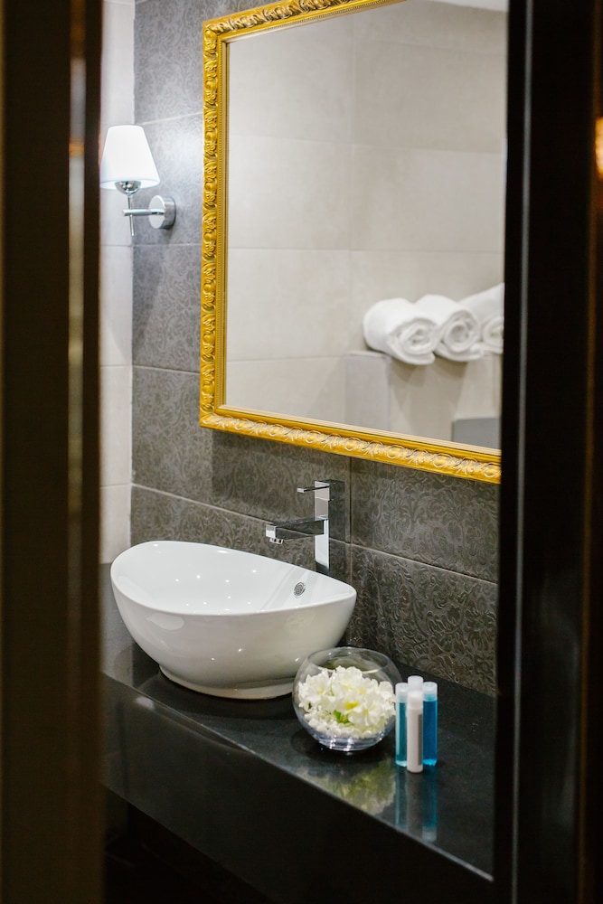 Deluxe Suite, Jetted Tub, City View photo 3