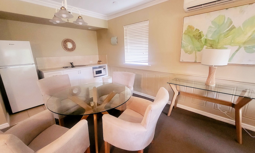 Executive Studio Suite thumbnail 6