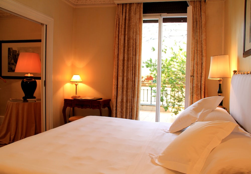 Deluxe Double Room, Balcony, City View photo 2
