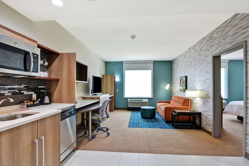 Suite, 1 King Bed, Accessible, Bathtub photo 3