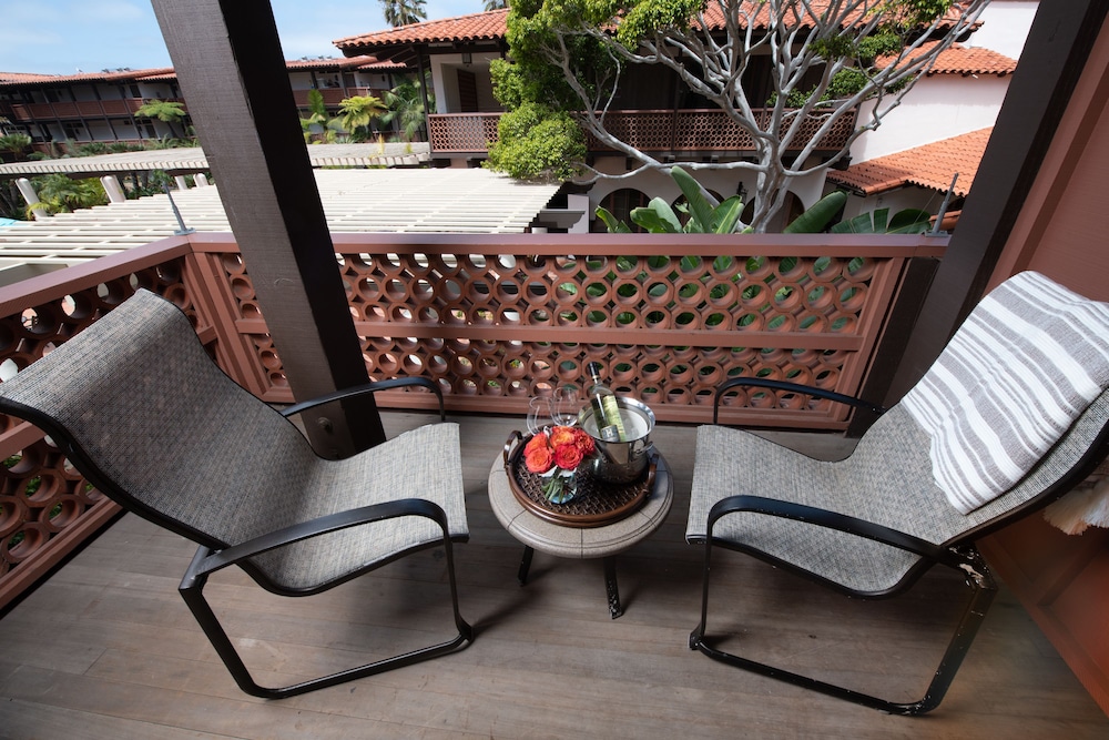 Standard Room, 2 Queen Beds (Garden Patio Two Queen Beds) - Photo 8