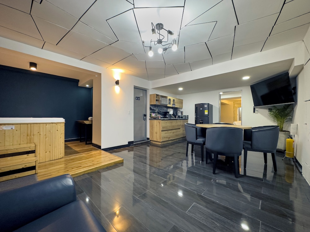 3-Bedroom apartment with jacuzzi, kitchen and small patio photo 1