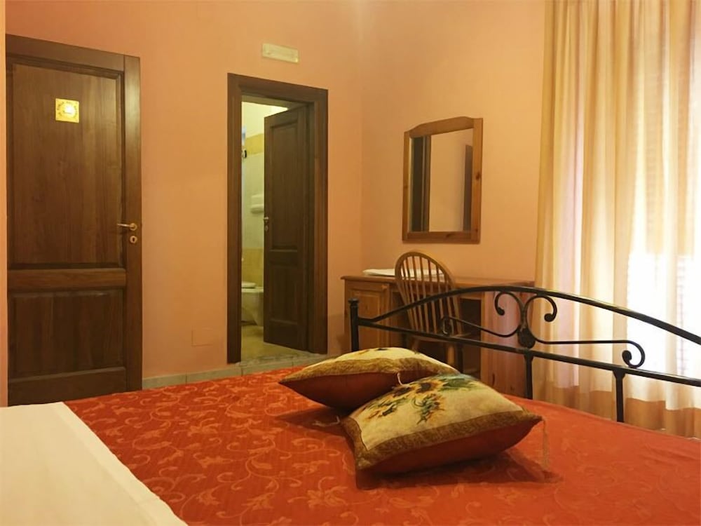 Deluxe Double or Twin Room photo 2