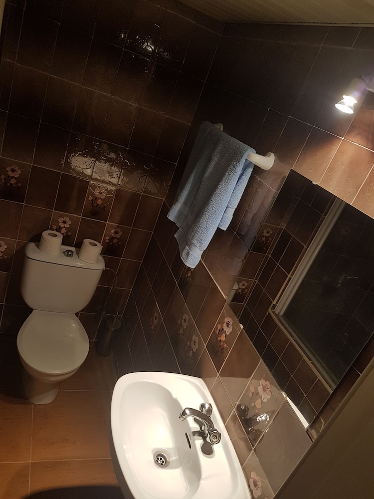 Double or Twin Room - Photo 5