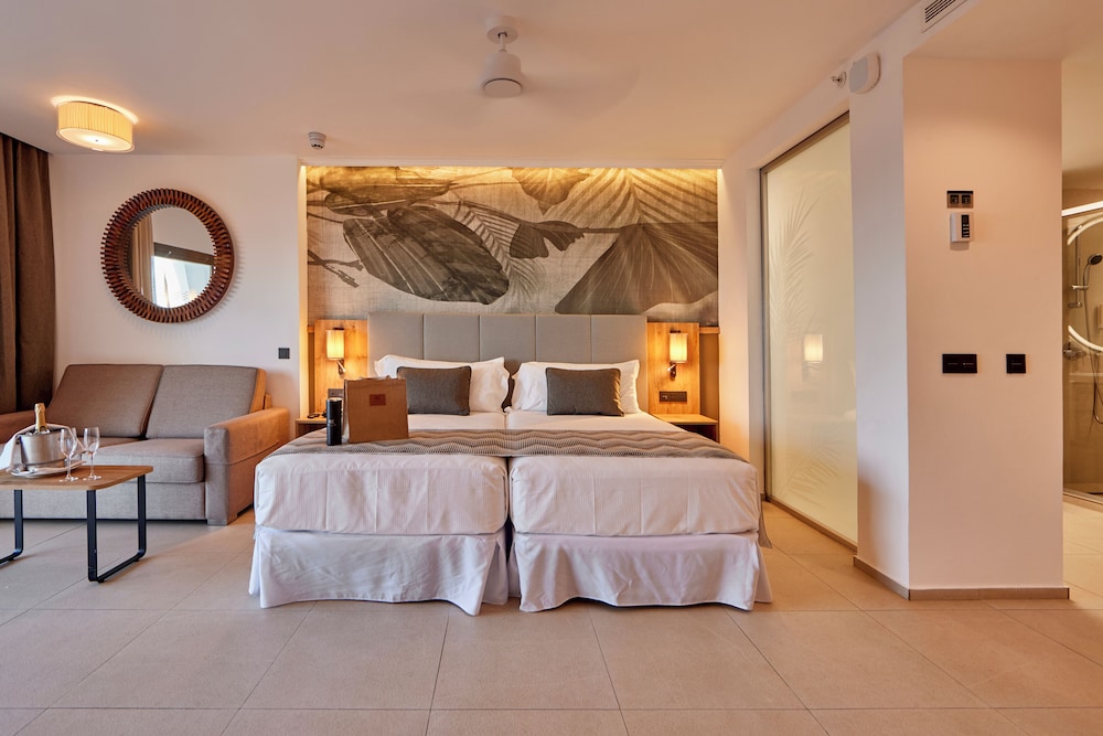 Junior Suite (Swim Up, Elite Club, B2C) photo 2