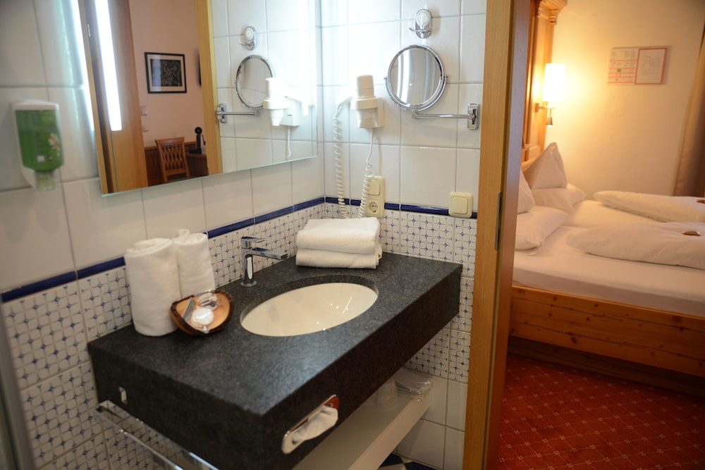 Basic Double Room photo 3