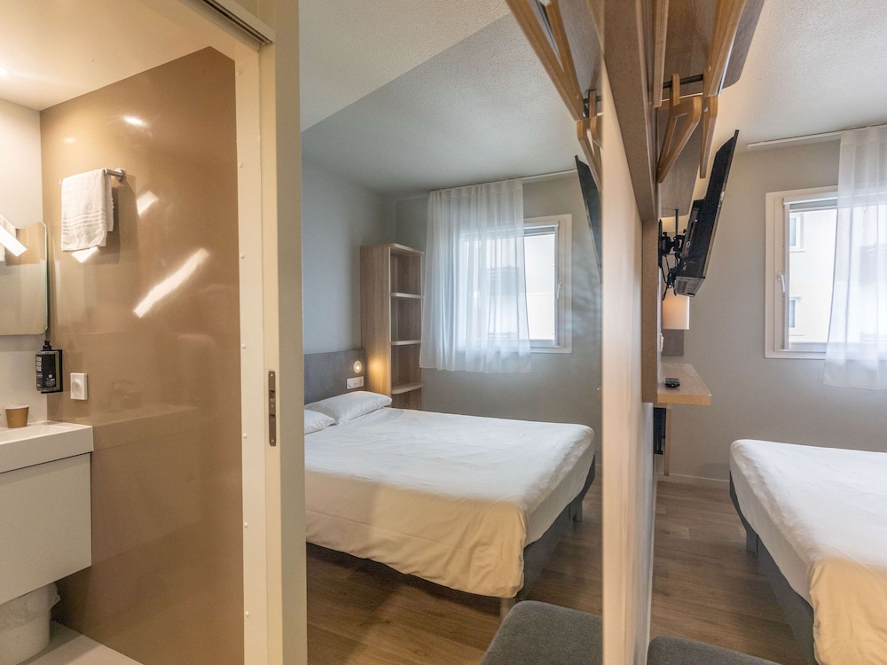 Standard Room, 1 Double Bed - Photo 10