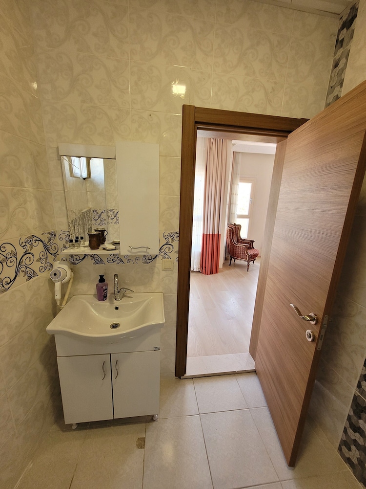 Standard Double or Twin Room photo 3