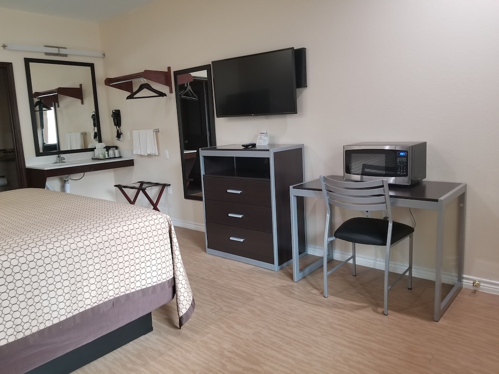 Standard Single Room, 2 Queen Beds