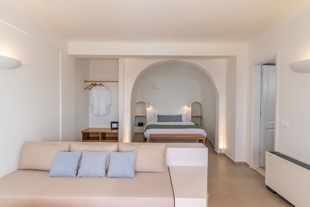 Deluxe Suite with spa bath and outdoor Hottub Caldera View - Photo 7