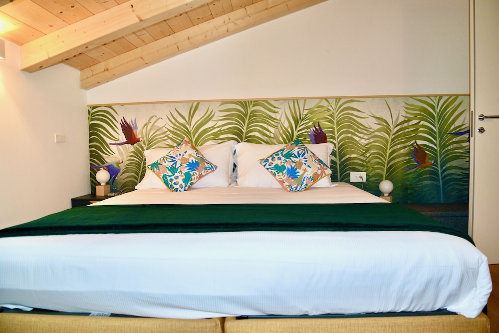 Economy Triple Room photo 3