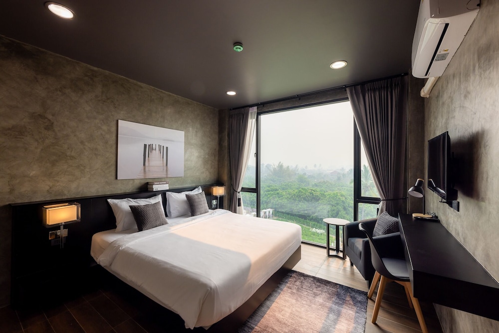 Deluxe Room - Photo 12