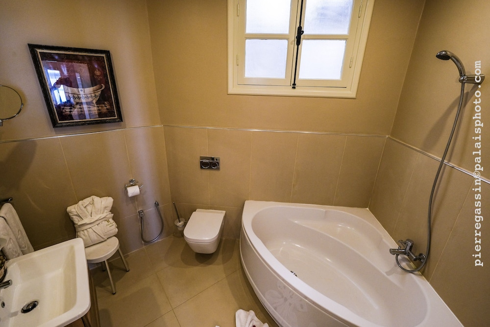Ambassador Suite, 2 Bedrooms - Photo 2