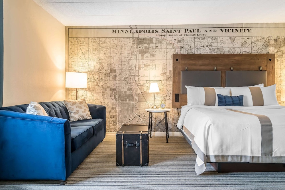 Standard Room, 1 King Bed, Non Smoking - Photo 1
