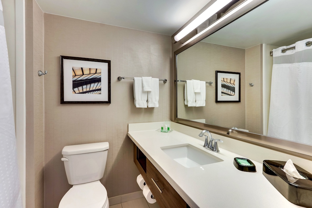 Standard Room, Multiple Beds - Photo 4