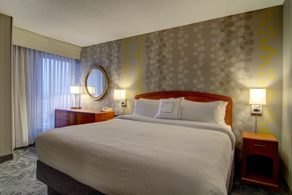 Suite, 1 Bedroom - Photo 1