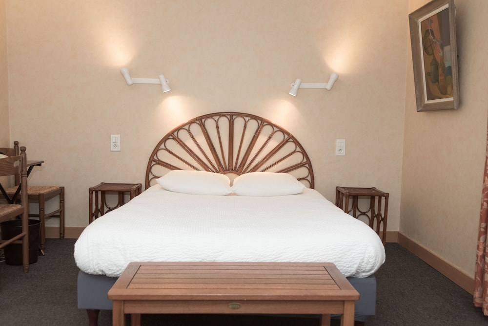 Standard Double Room - Photo 26