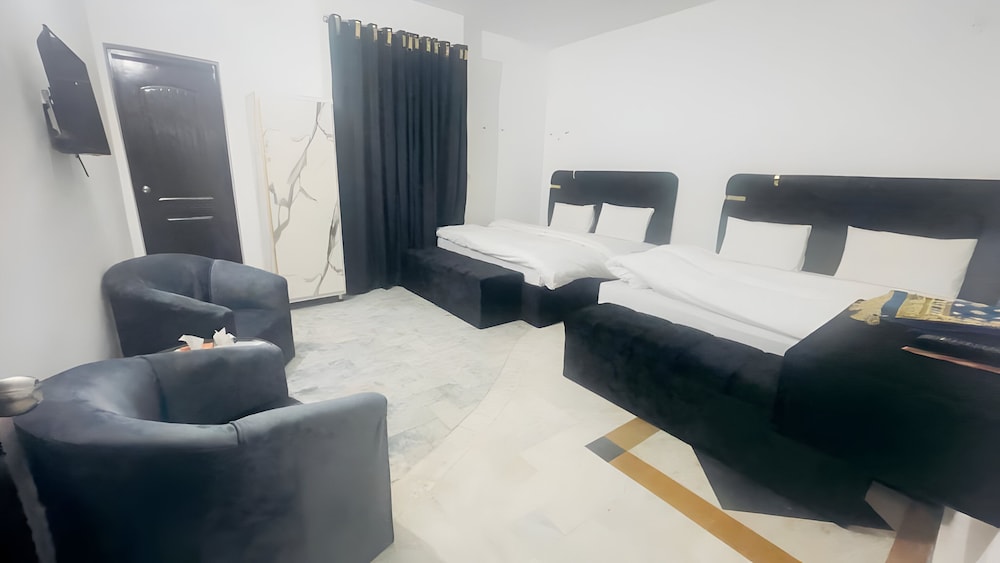 Deluxe Quadruple Room, City View photo 3