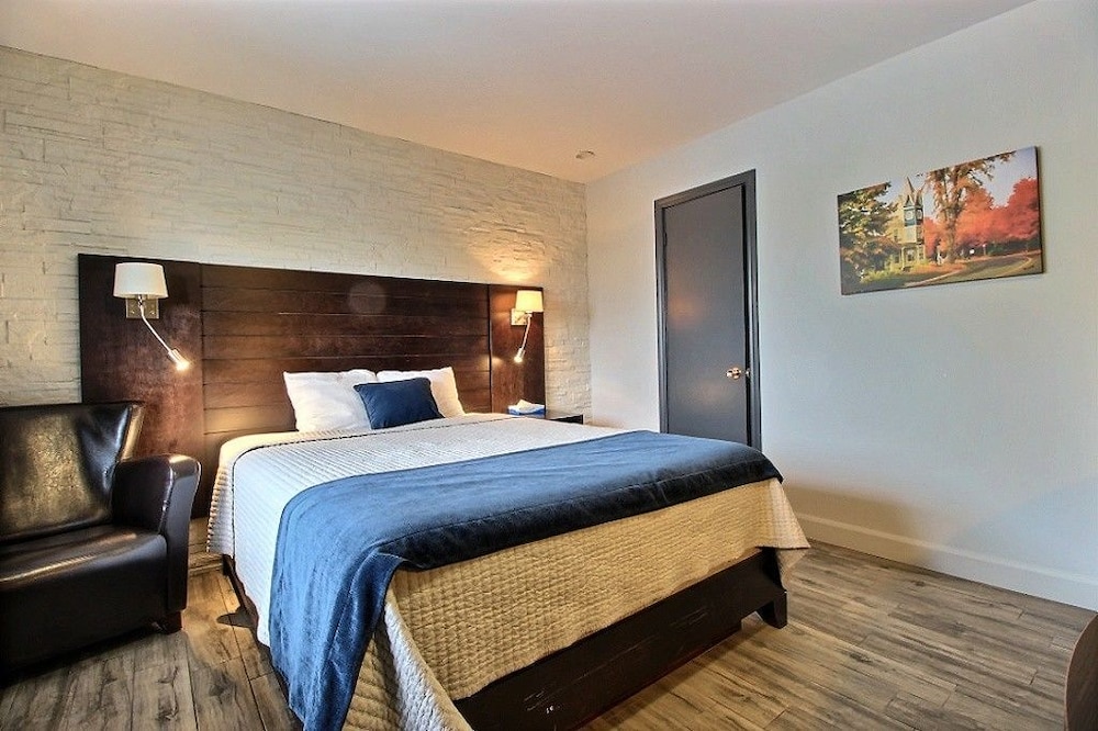 Standard Room, 1 Queen Bed photo 2
