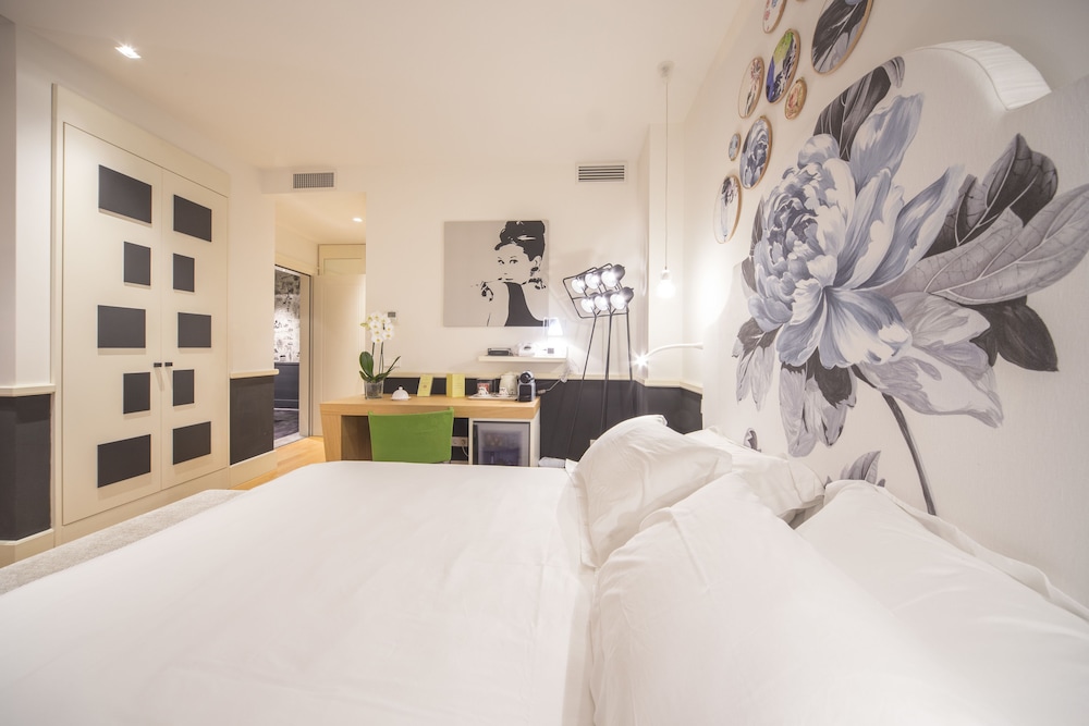 Basic Suite, Ensuite photo 1