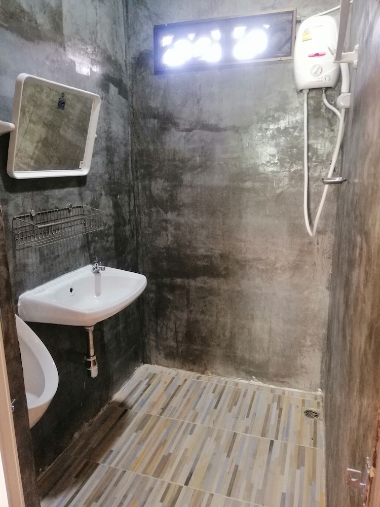 Basic Shared Dormitory, 1 Bedroom, Garden View, Garden Area photo 2