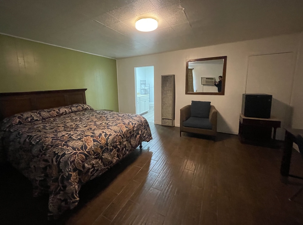 Room, 1 Queen Bed, Non Smoking - Photo 2