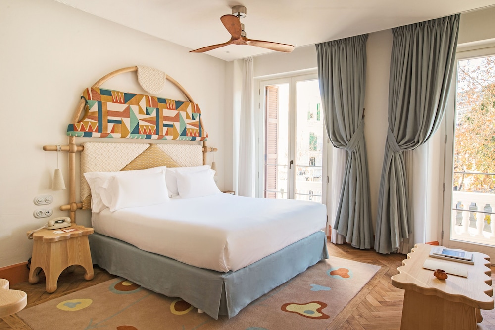 Room (Vara De Rey)