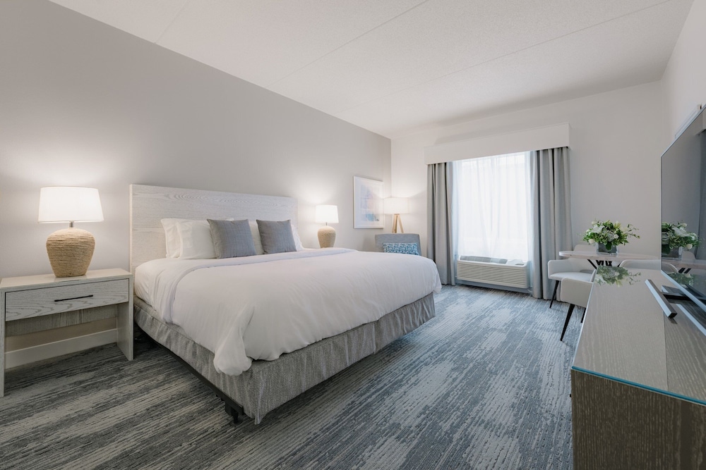 Room, 1 King Bed, Accessible, Bathtub photo 2