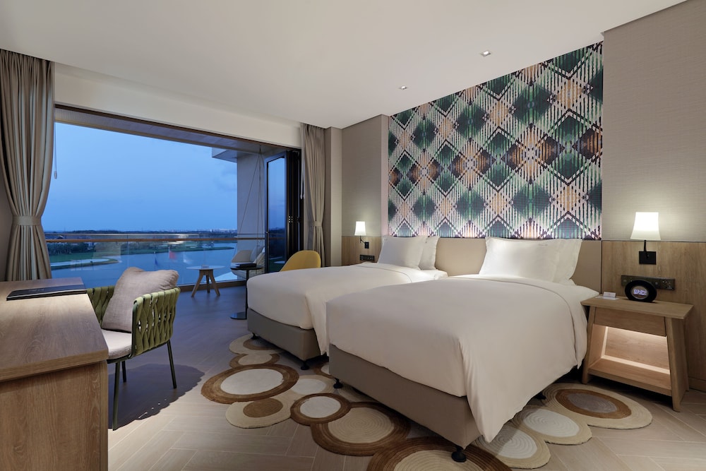 Premium Room, 2 Twin Beds, Balcony, Lake View