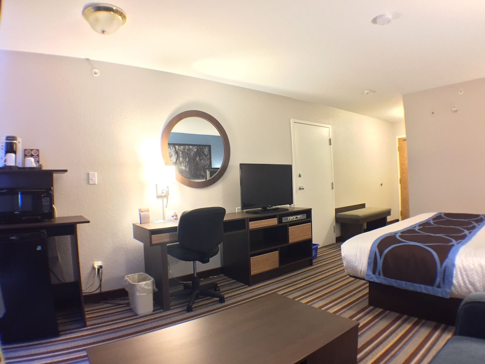 Deluxe Room, 1 King Bed, Non Smoking - Photo 3