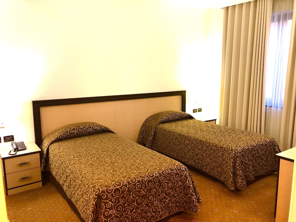 Deluxe Twin Room photo 2