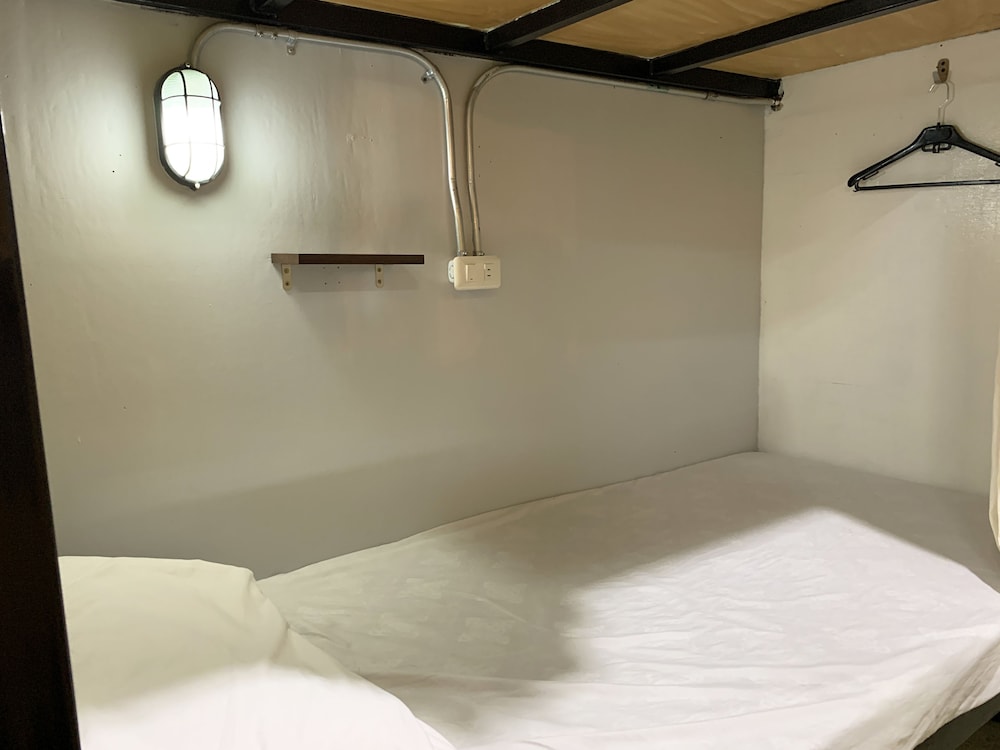 A Bed in a 16-Bed Mixed Dormitory Room photo 3