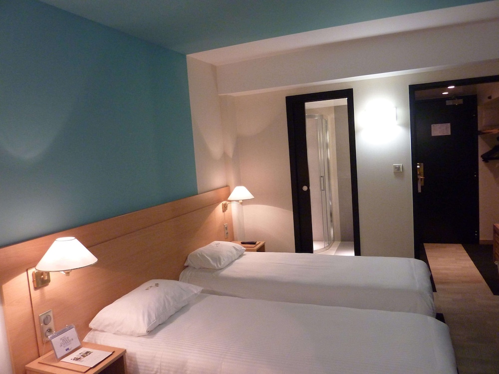 Standard Room, 2 Twin Beds - Photo 2
